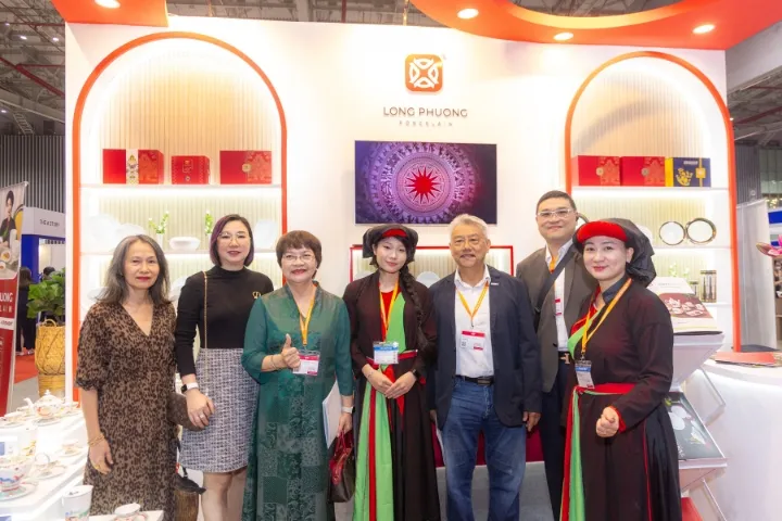 khách hàng ấn tượng về một thương hiệu sứ Việt không ngừng lớn mạnh 