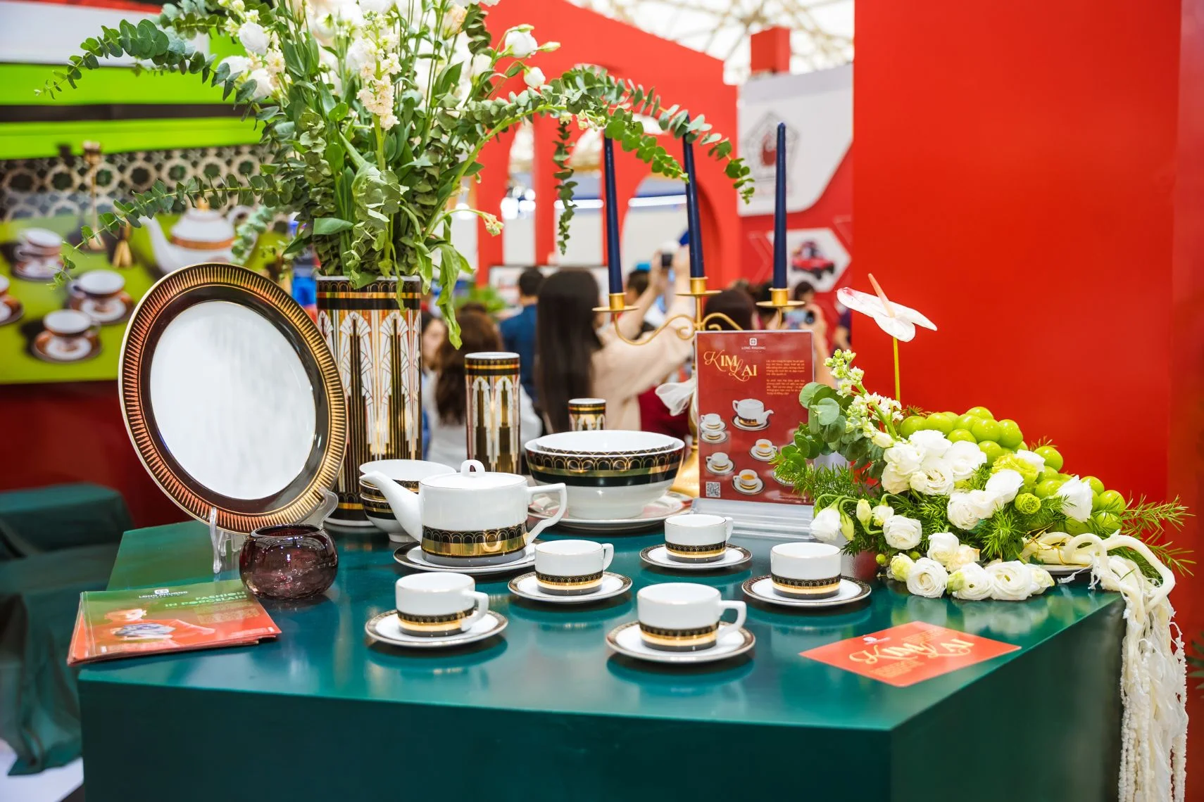 Ấm trà được chế tác tinh xảo, mang đậm hồn Việt