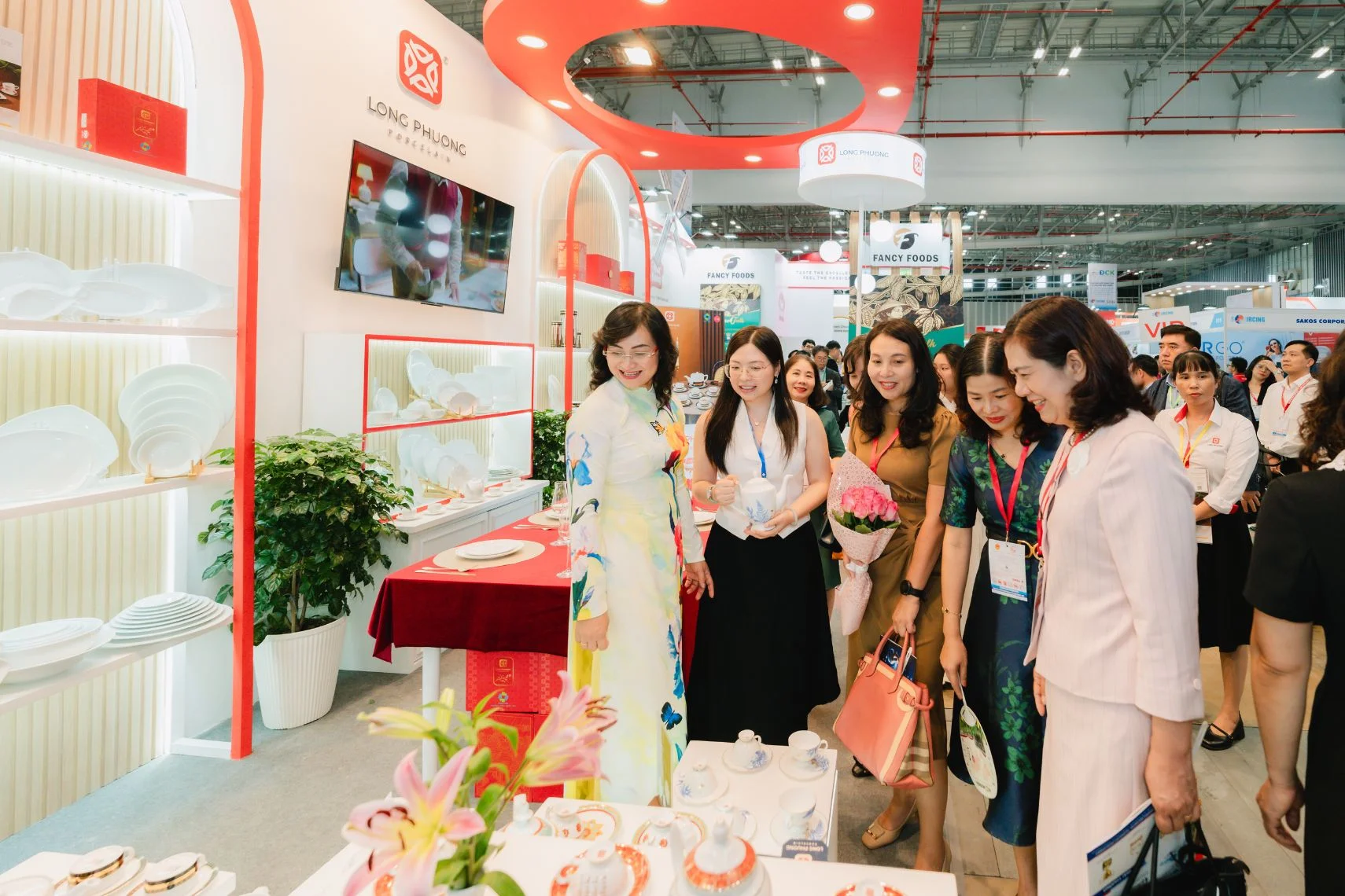Long Phương đưa sứ Việt ra thế giới tại Vietnam International Sourcing Expo 2025