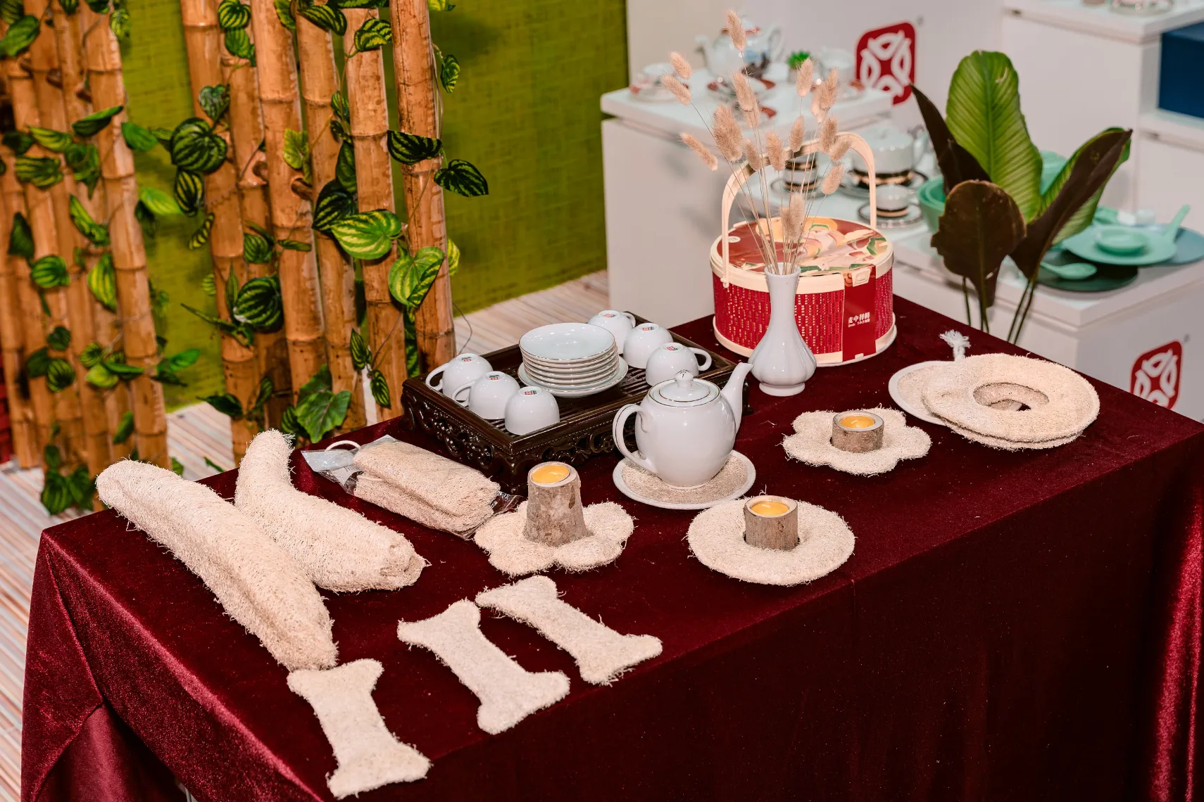 Gian hàng của Long Phương nổi bật với không gian trưng bày tinh tế